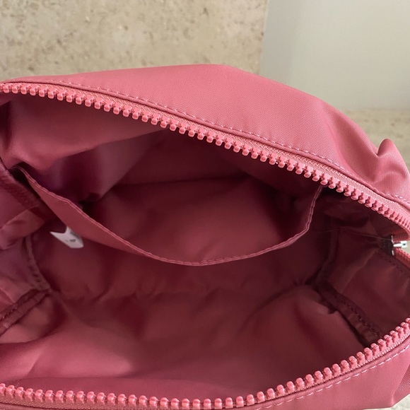 Lululemon All Your Small Things Pouch 4L - Picture 8 of 13